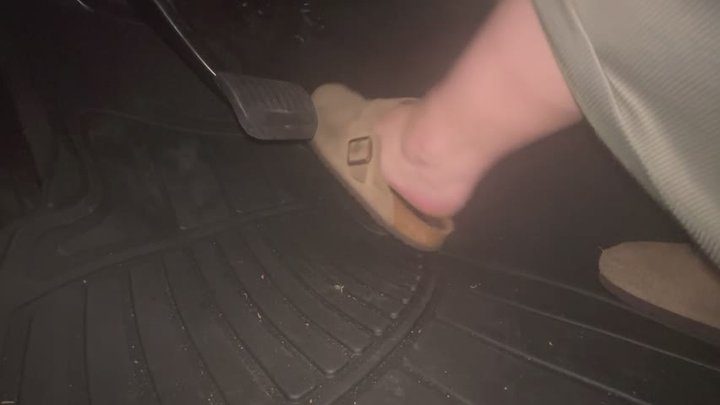Pedalpumpinga - PedalpumpingA JOI in Birkenstocks