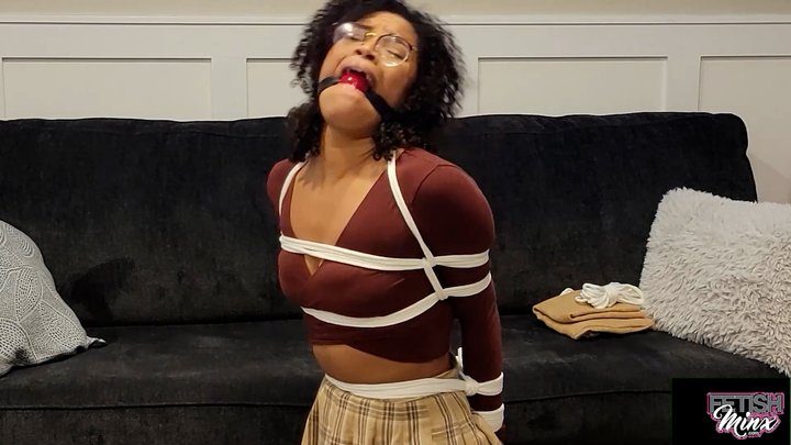 Minx Grrl's Fetish Corner - Sunny Showing The Burglar The Ropes (WMV Format)