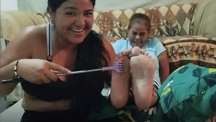 Tickling Touch - Laughter and relaxation on Gloria's soles! Tickling Touch - Laughter and relaxation on Gloria's soles!