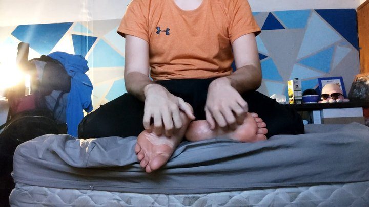 Atg - Amateur Foot Tickling – Cream Play Face Down with My Argentine Girlfriend - Part 2