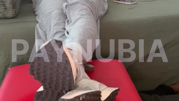 Paynubia - Ebony Goddess's Human Footstool: Sneaker, Sock & Barefoot Ignore Session