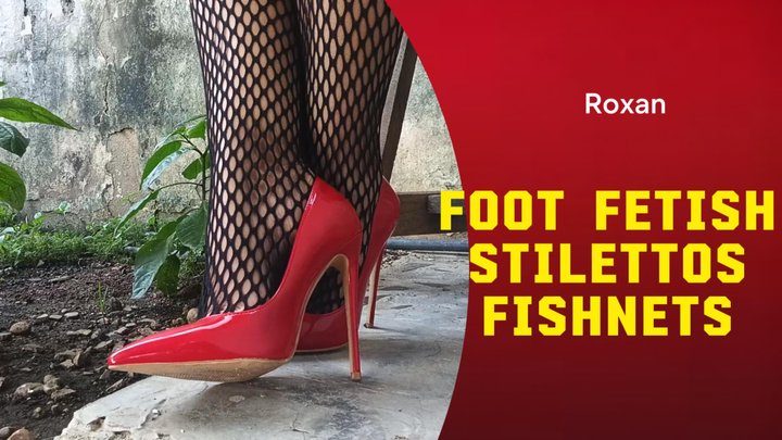 Goddess Foot Fetish - Pien in stiletto heels and fishnet stockings (3)