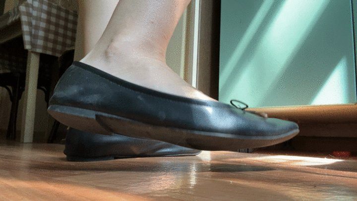 Kathrynnegoddessfeet - Flats and feet teasing