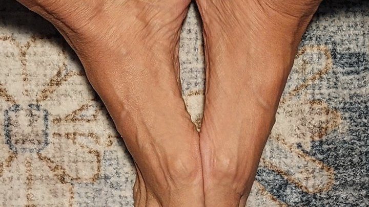 Aariels Foot Fetish Desires - SOFT FLIRTY CURLING SOLES