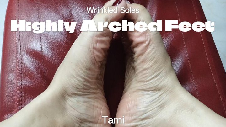 Goddess Foot Fetish - High arches and wrinkled soles on small feet (4)